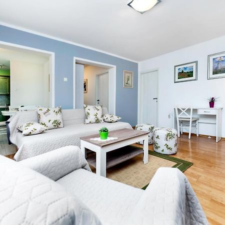 Apartman Oly Ровінь Екстер'єр фото