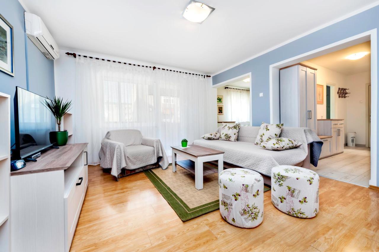 Apartman Oly Ровінь Екстер'єр фото