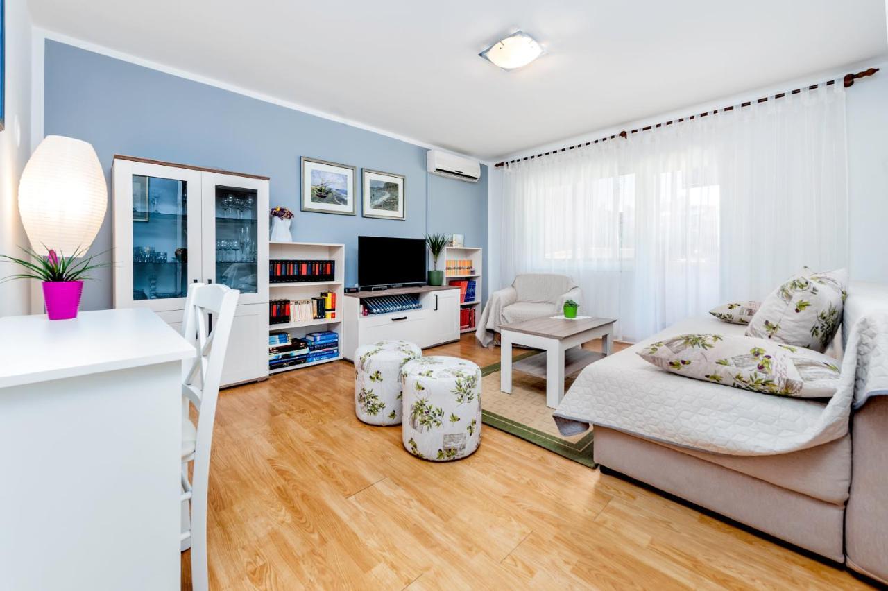 Apartman Oly Ровінь Екстер'єр фото