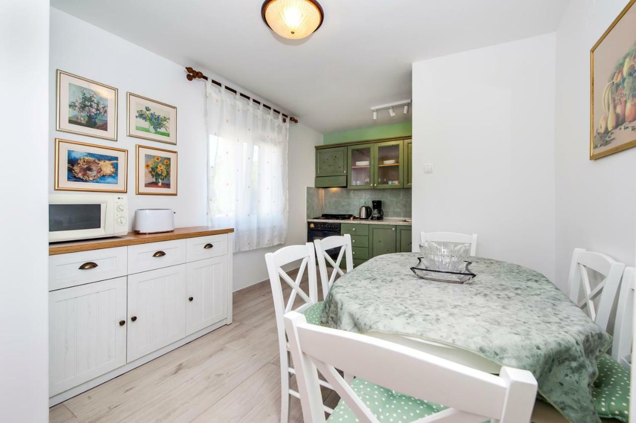 Apartman Oly Ровінь Екстер'єр фото